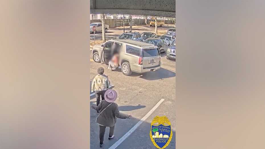 HEROIC BYSTANDERS SAVE WOMAN AND CHILDREN FROM DANGEROUS SITUATION IN JACKSONVILLE