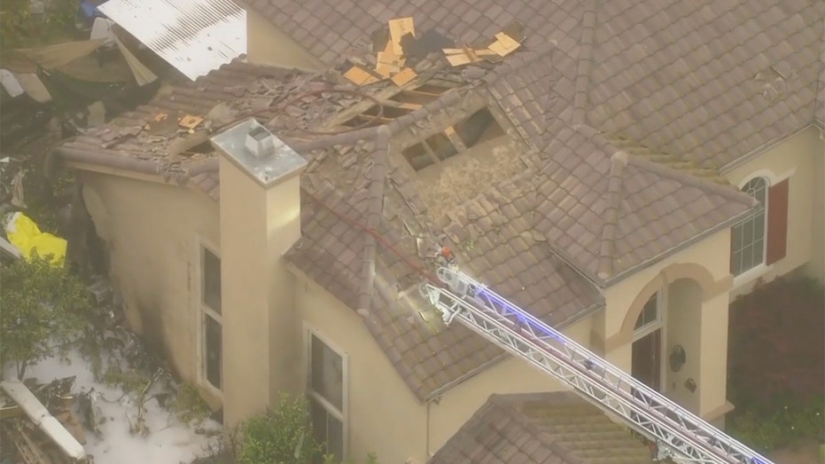 Pilot Killed, Homes Damaged in Small Plane Crash in Simi Valley, California